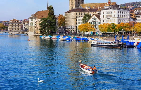 Rzeki Limmat w mieście Zurych, Szwajcaria — Zdjęcie stockowe