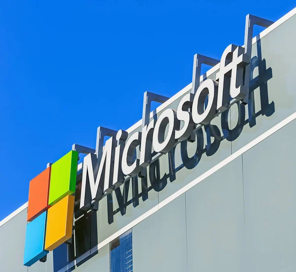 Üst kısmı Microsoft İsviçre Ag ofis binası — Stok fotoğraf