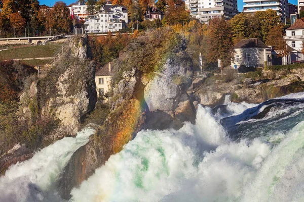 A cachoeira das Cataratas do Reno na Suíça — Fotografia de Stock