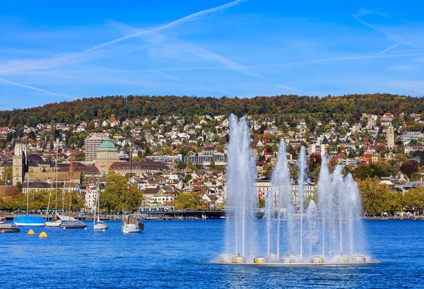 Le lac de Zurich et la ville de Zurich en automne — Photo