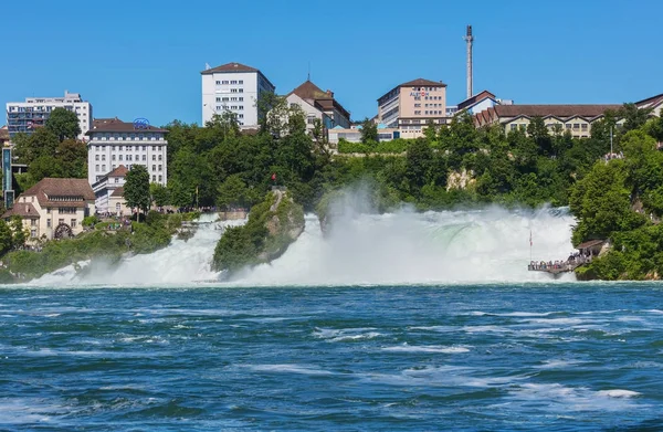 Den Rheinfallen i sommar — Stockfoto