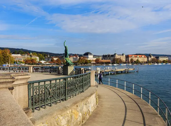 Embankment del lago Zurich en la ciudad de Zurich —  Fotos de Stock