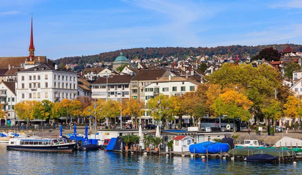 Nabrzeże rzeki Limmat w mieście Zurych — Zdjęcie stockowe