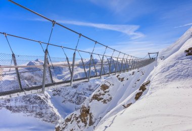 Titlis Cliff yürümek asma köprü