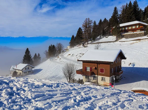 Χειμώνα θέα το χωριό της Stoos στην Ελβετία — Φωτογραφία Αρχείου