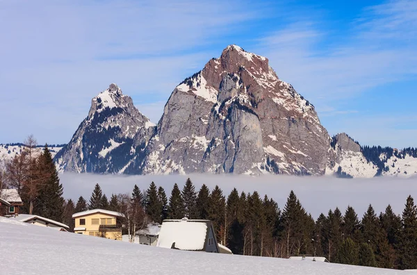 Θέα στις Ελβετικές Άλπεις το χειμώνα — Φωτογραφία Αρχείου
