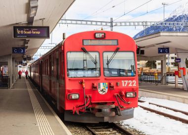 Rhaetian Demiryolu Samedan tren istasyonunda tren