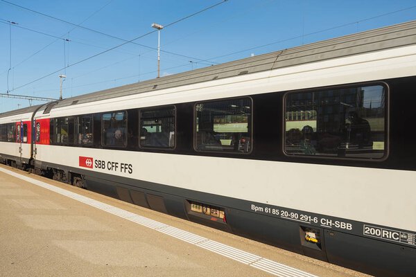 Поезд прибывает на центральный вокзал Цюриха
