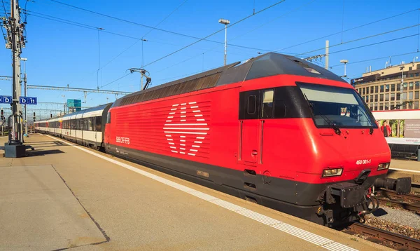 Tren que llega a la estación principal de Zurich —  Fotos de Stock