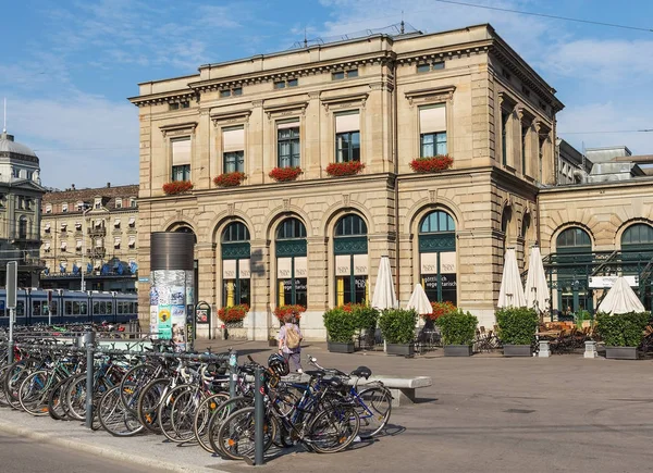 Parte do edifício principal da estação ferroviária de Zurique — Fotografia de Stock