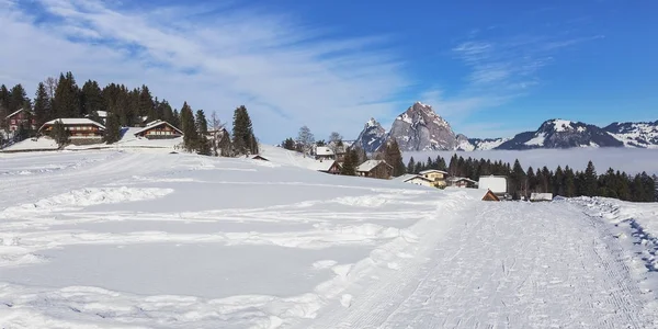 Vista de inverno nos Alpes Suíços — Fotografia de Stock