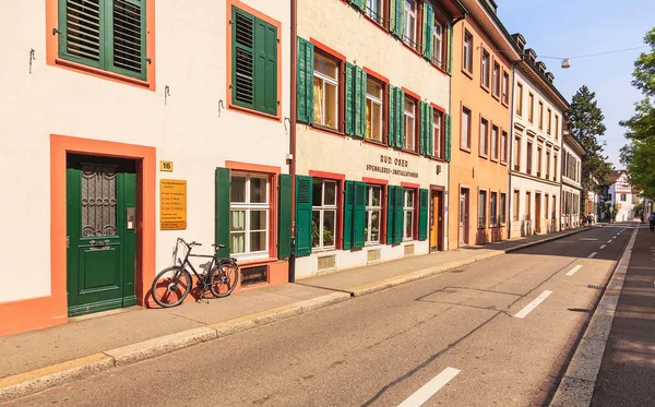 Rua da cidade velha em Basileia, Suíça — Fotografia de Stock