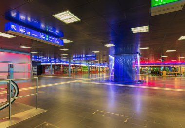 Zurih Merkez Tren Garı Shopville geçiş