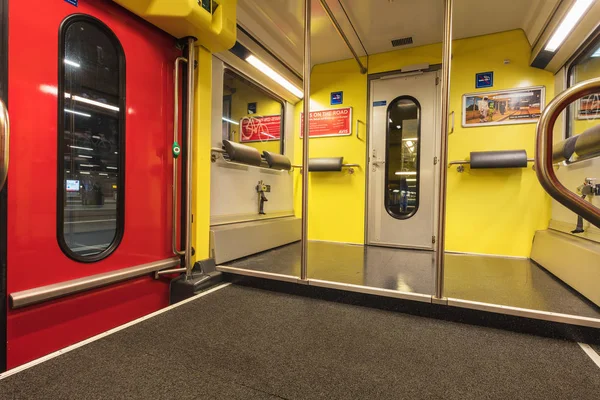 Im Inneren eines Personenzuges der Schweizerischen Bundesbahnen — Stockfoto