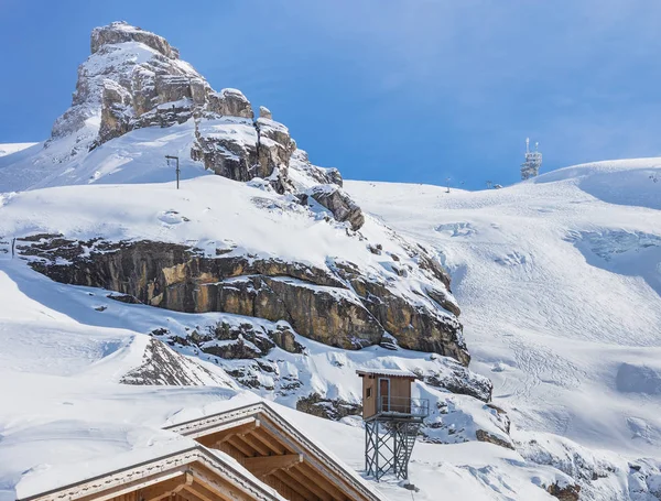 Θέα από την κορυφή του Mt. Titlis στην Ελβετία σε μια θυελλώδη ημέρα — Φωτογραφία Αρχείου