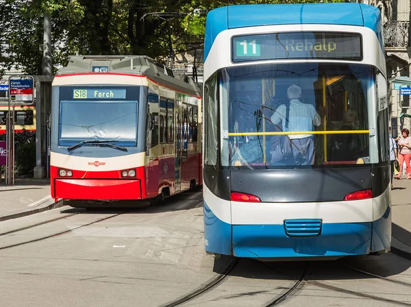 Straßenbahnen in der Stadt Zürich, Schweiz — Stockfoto