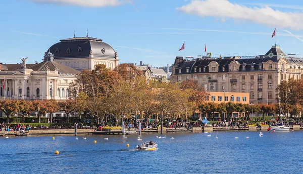 Ufer des Zürichsees in der Stadt Zürich, Schweiz — Stockfoto