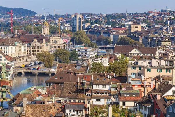 View of the city of Zurich from the tower of the Grossmunster cathedral — Stock Photo, Image