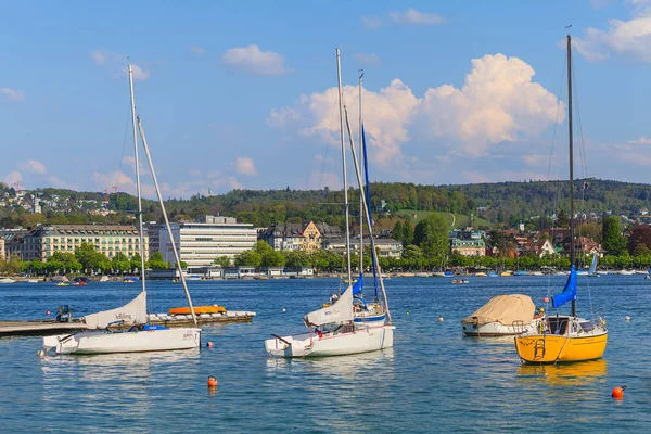 Båtar på sjön Zürich i Schweiz — Stockfoto