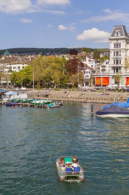 Zürih, İsviçre şehrine Limmat Nehri