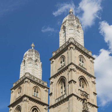 Zürih şehir Grossmunster katedralde kuleleri