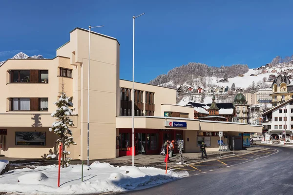 スイスのエンゲルベルクの町の鉄道駅 — ストック写真