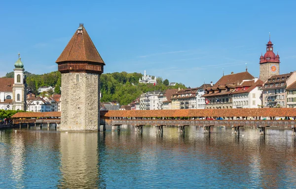 Vista primaverile nella città di Lucerna, Svizzera — Foto Stock