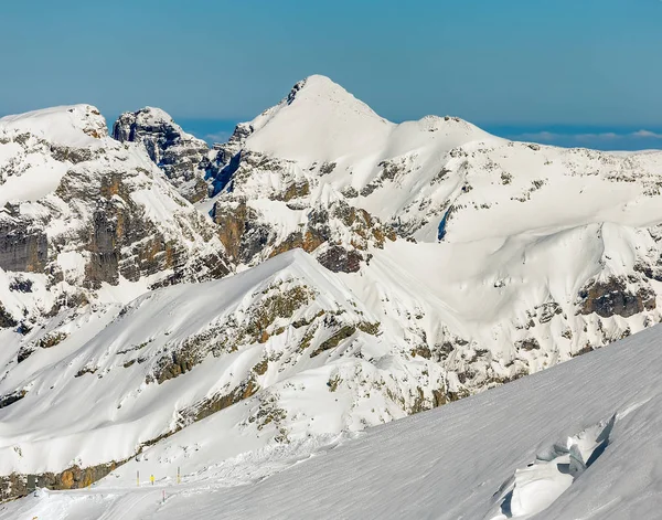 スイスの山ティトリスの冬季ビュー — ストック写真