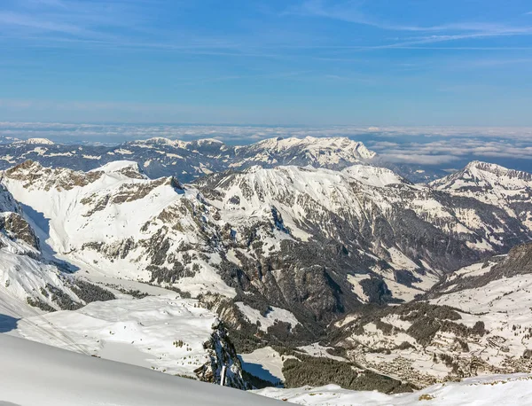 Χειμώνα θέα από το βουνό Titlis στην Ελβετία — Φωτογραφία Αρχείου