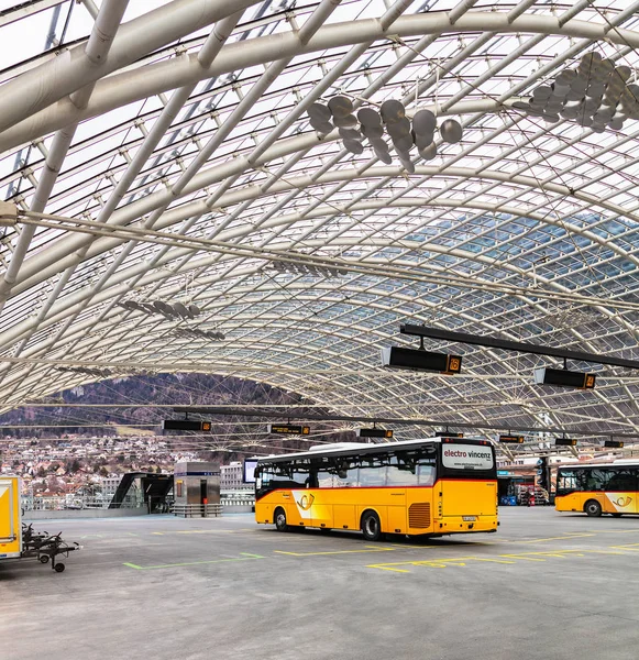 Post Buses at the bus station in the city of Chur in Switzerland — Stock Photo, Image