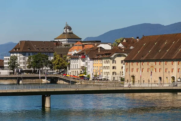 Gebouwen van de stad van Solothurn langs de rivier Aare — Stockfoto