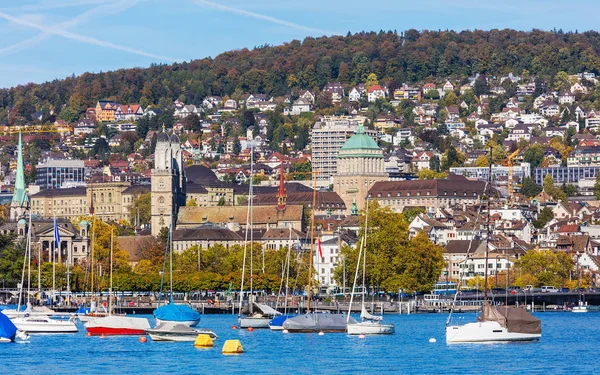 Ciudad de Zurich en Suiza, vista desde el lago Zurich — Foto de Stock