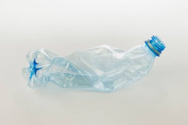 Ekoloji kavramı. Plastik şişe.