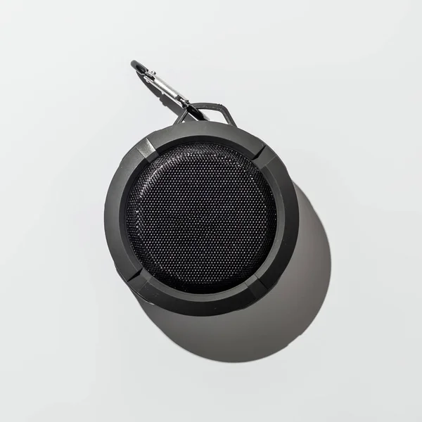 Bluetooth högtalare på vit bakgrund — Stockfoto