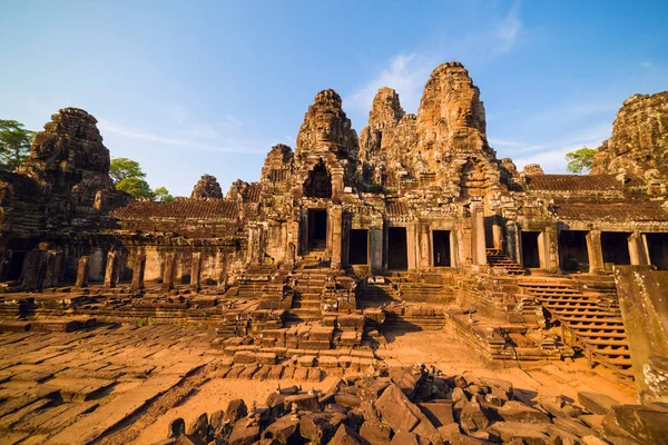 Antiguas ruinas del templo de Bayon — Foto de Stock