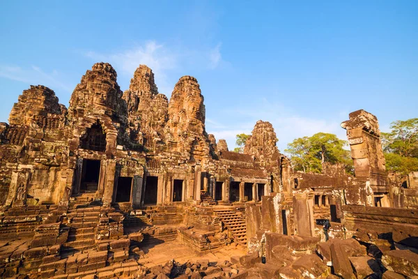 Antiguas ruinas del templo de Bayon — Foto de Stock