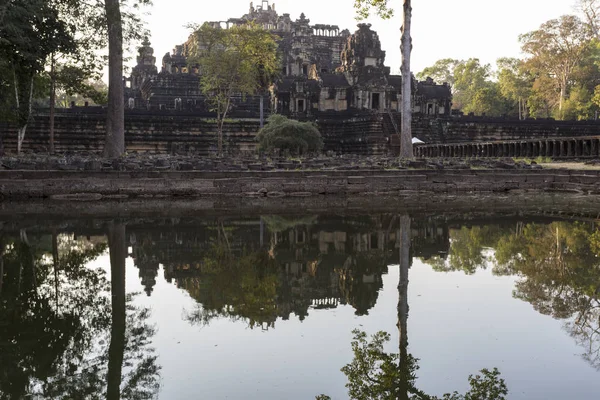 Starověké Baphuon temple v Angkor Thom — Stock fotografie