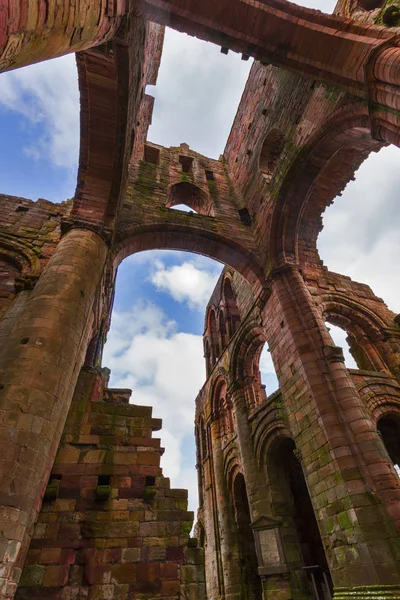 Rovine dell'abbazia di Jedburgh nella regione delle frontiere scozzesi a Scotla — Foto Stock
