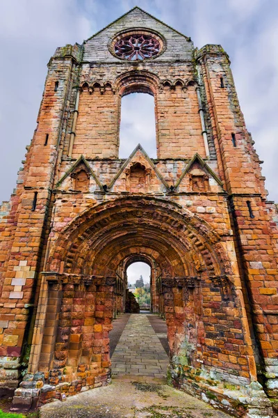 Rovine dell'abbazia di Jedburgh nella regione dei confini scozzesi in Scozia — Foto Stock
