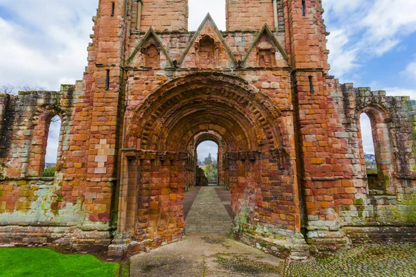 Rovine dell'abbazia di Jedburgh nella regione dei confini scozzesi in Scozia — Foto Stock