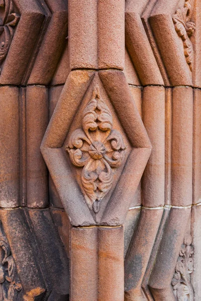 Украшение у входа в Джедбургское аббатство на шотландских границах — стоковое фото