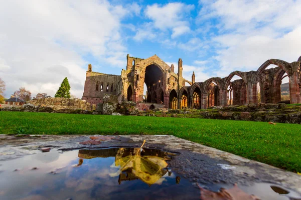 Rovine dell'abbazia di Melrose nella regione delle frontiere scozzesi in Scotlan — Foto Stock