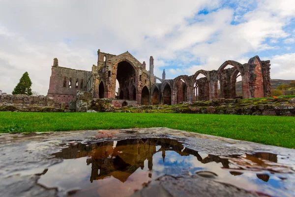 Rovine dell'abbazia di Melrose nella regione delle frontiere scozzesi in Scotlan — Foto Stock