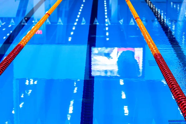 Complesso Sportivo Interno Piscina Olimpionica Vuota Blocco Partenza Senza Persone — Foto Stock