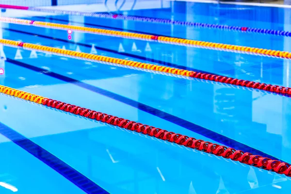Sport Fedett Komplexum Üres Olimpiai Medence Emberek Nélkül Vízi Sportok — Stock Fotó