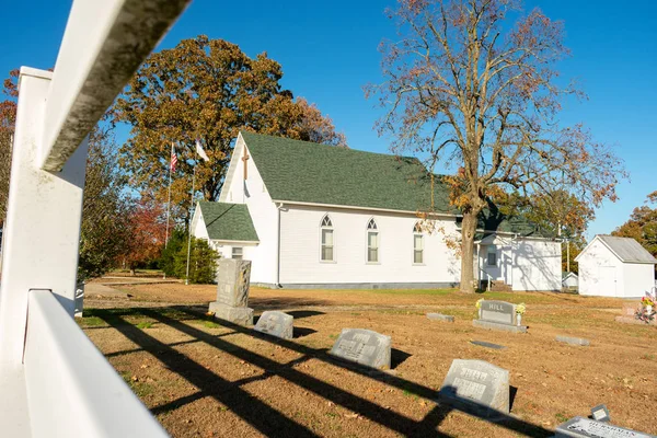 Uma Igreja Rural Outono — Fotografia de Stock