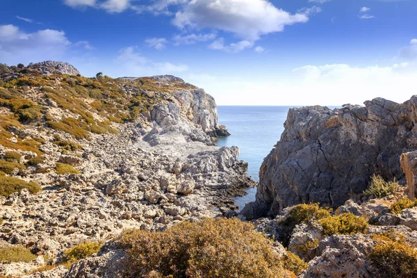 Hermoso paisaje con el mar y las rocas, Grecia, Rodas —  Fotos de Stock