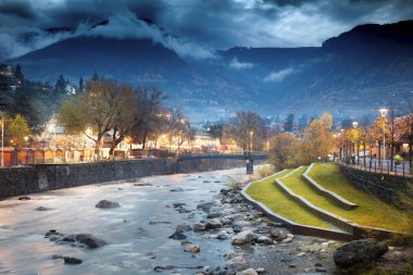 Merano, South Tyrol Alp Dağları güzel bir şehir.