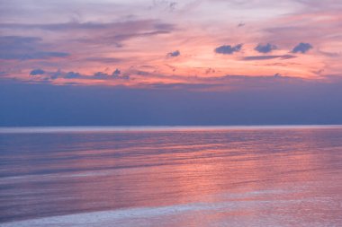 Belirsiz pembe günbatımı, tatil tropikal bir cennet, bir kavram fo