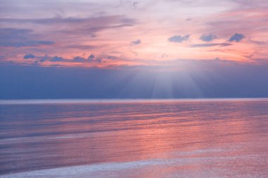 Belirsiz pembe günbatımı, tatil tropikal bir cennet, bir kavram fo